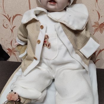 Здравствуйте! Помогите, пожалуйста, определить стоимость куклы. Возможно, кто-то знает откуда она?