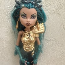 Нефера Де Нил, Monster High G1, первые выпуски