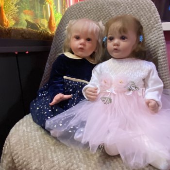 Делюсь радостью: к Марусе приехала сестрёнка!