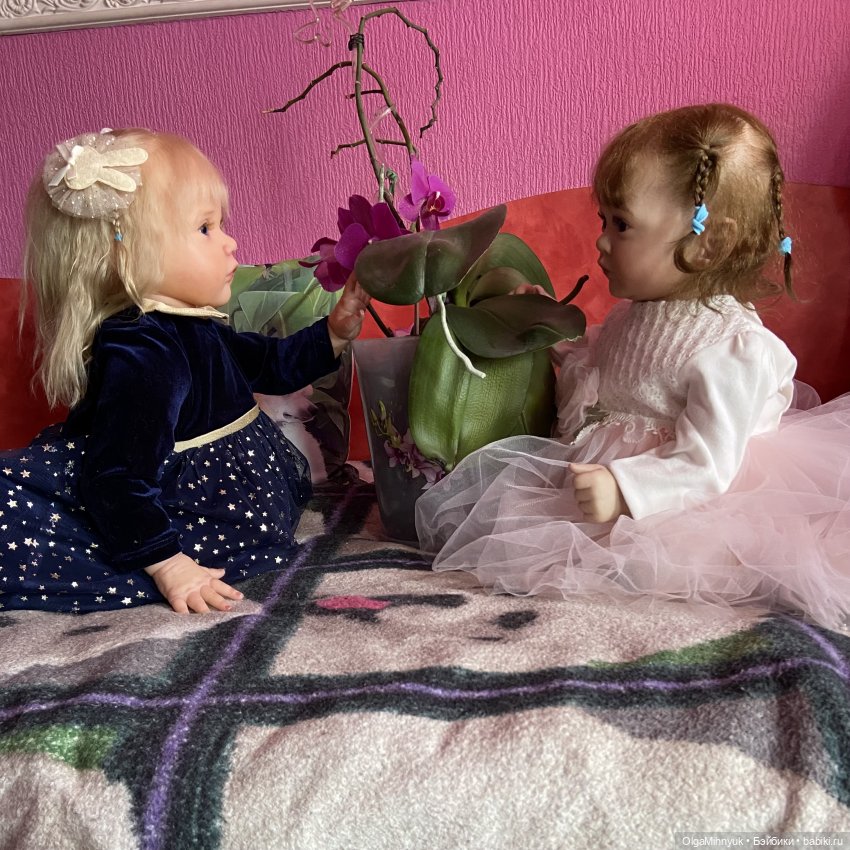 Сестрички Маруся и Ульяша поздравляют всех женщин с 8 марта (фото 2)
