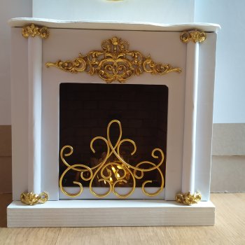 Бело-золотой камин