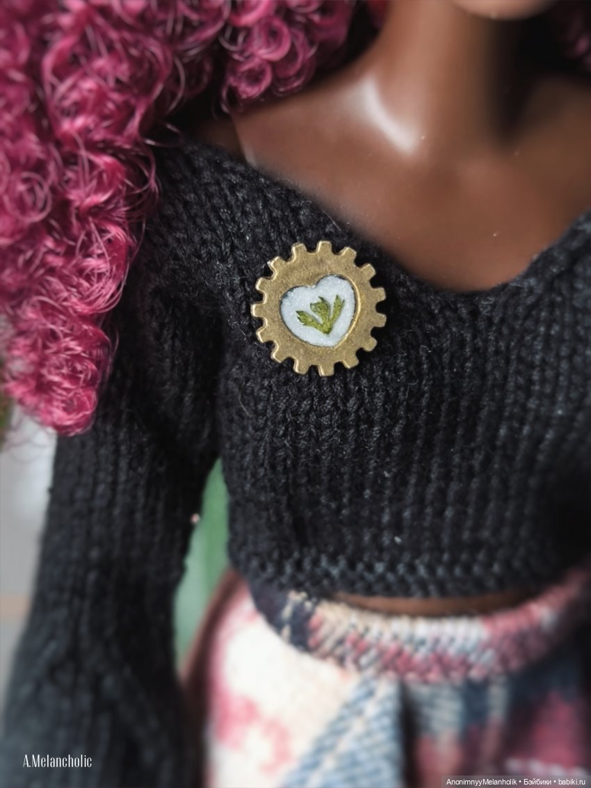 Брошь с листиком