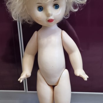 Помогите пожалуйста опознать куклу