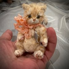 Котёнок на ладошке