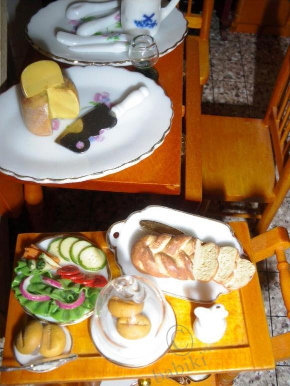 Маленький кукольный домик для большой семьи