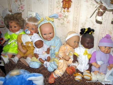 Дом, где живут куклы. Добавила фотографии, по просьбам трудящихся, ну и от себя кое-что