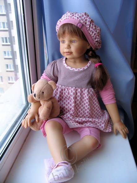 "Две принцессы под окном, сели поздно вечерком!" и лялька Машулька! Еще добавила фото