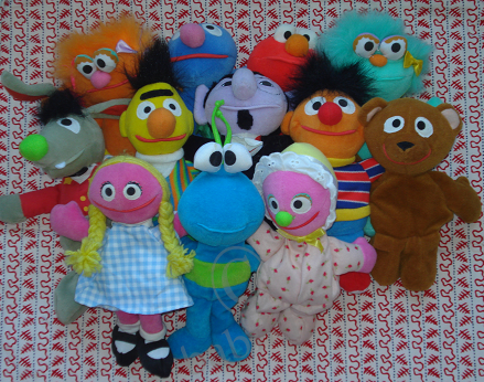 Веселая компания с Улицы Сезам поздравляет Вас с праздником