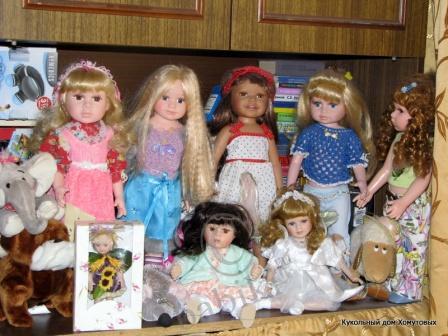 Дом, где живут куклы. Добавила фотографии, по просьбам трудящихся, ну и от себя кое-что