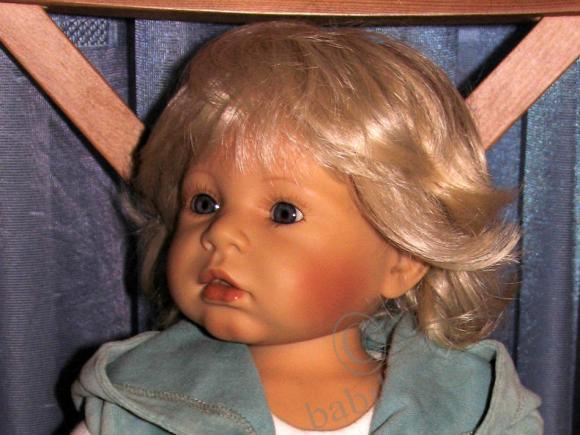 Маленькая Мария - коллекционная кукла от Zapf (фото 4)