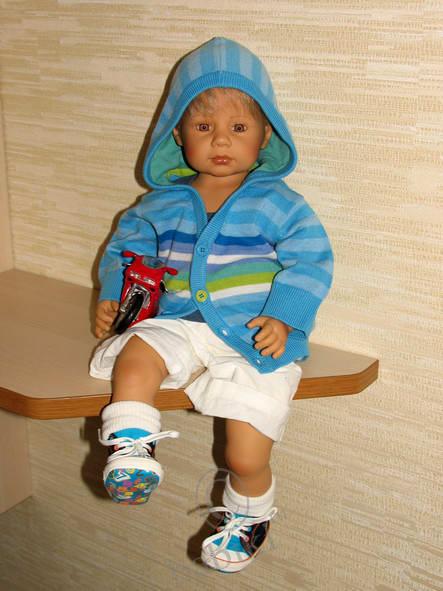 Макс собирается на море. И не один а с сестренкой! Фото ниже. Коллекционные куклы от Запф (фото 4)