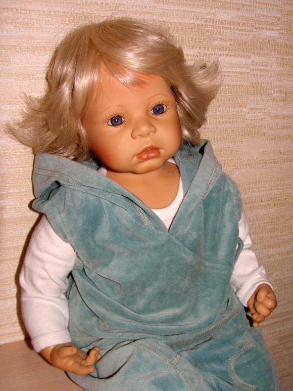 Маленькая Мария - коллекционная кукла от Zapf (фото 7)