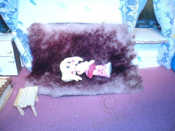 Домик для кукол из киндера сюрприза. Миниатюра (фото 3)