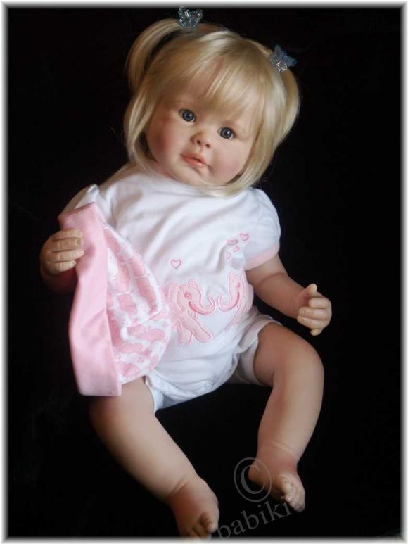 Нина и Анна-Лена поздравляют всех с праздником весны