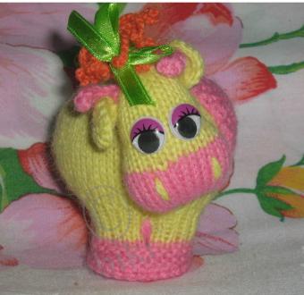 Мастер-класс для начинающих: вязанная коровка-игольница