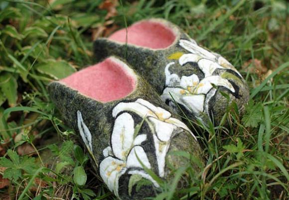 Тапки войлочные "Лилии" — Другие хобби и увлечения: сад (фото 4)