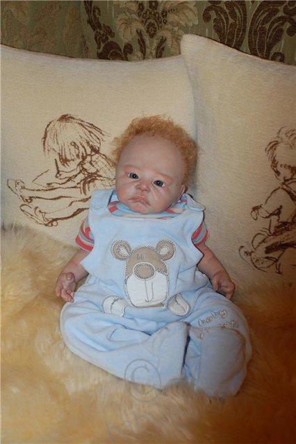 Мамочка малыша Дени прислала нам его домашние фото!)))