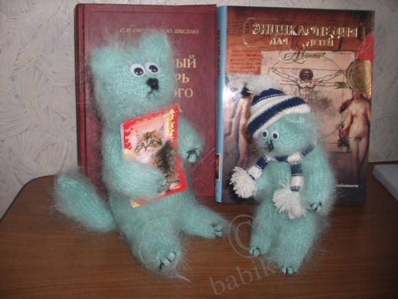 Мартовские коты - игрушки вязанные спицами