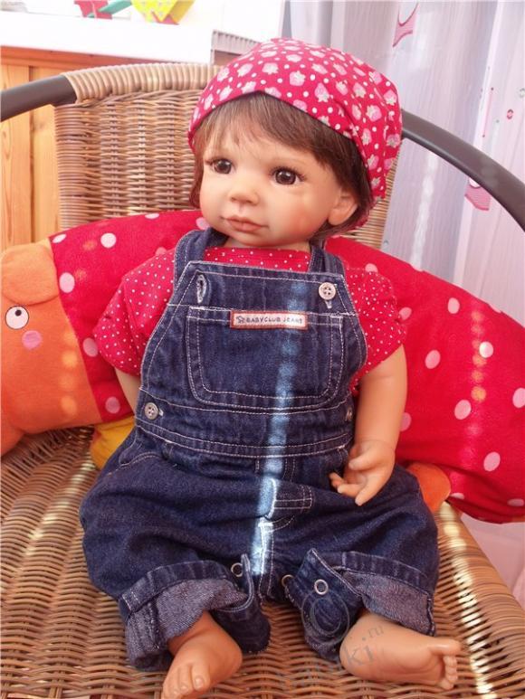 Солнышко светит,ребенок в саду, а мамка играет