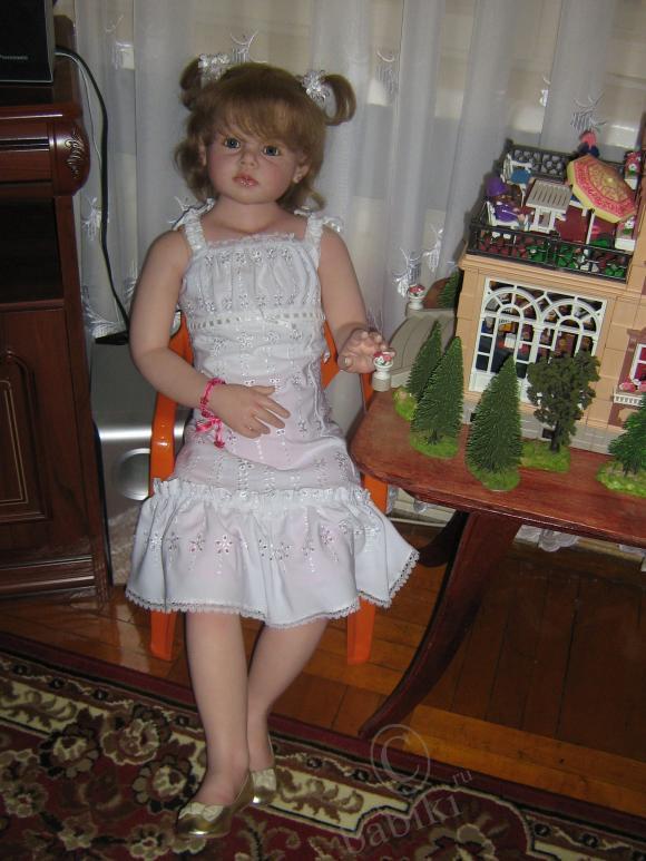 Моя любимая Анжелика на природу не попала, но в новом летнем платье хочет вам показаться