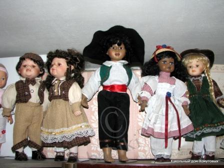 Дом, где живут куклы. Добавила фотографии, по просьбам трудящихся, ну и от себя кое-что