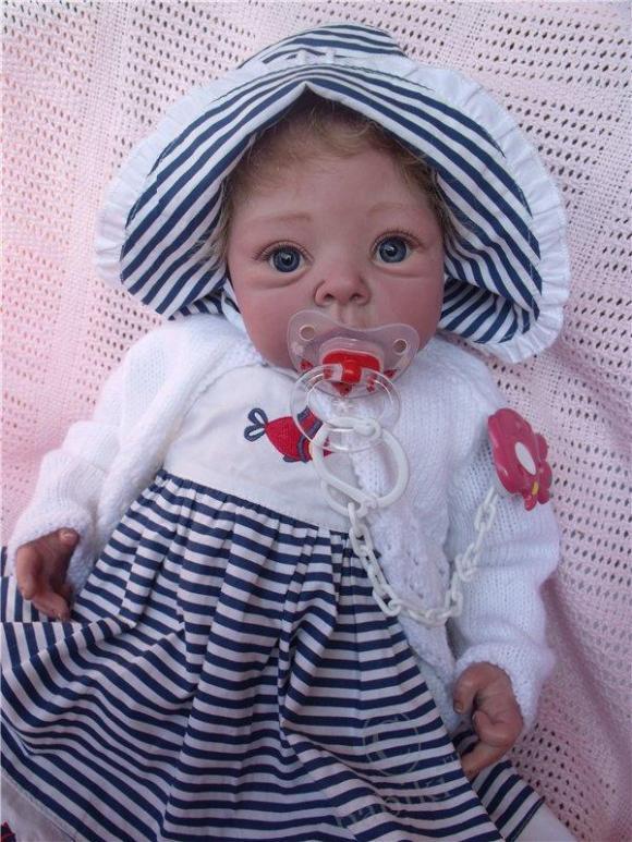 Солнышко светит,ребенок в саду, а мамка играет (фото 2)