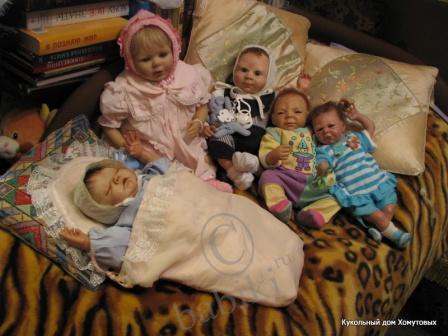 Дом, где живут куклы. Добавила фотографии, по просьбам трудящихся, ну и от себя кое-что