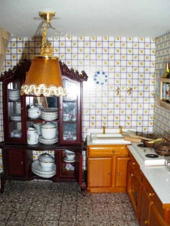Маленький кукольный домик для большой семьи (фото 9)