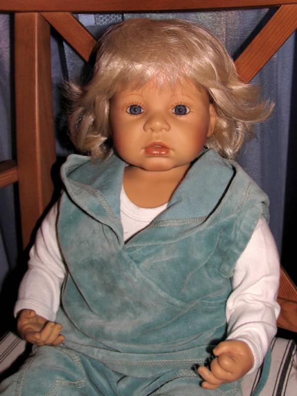 Маленькая Мария - коллекционная кукла от Zapf (фото 3)