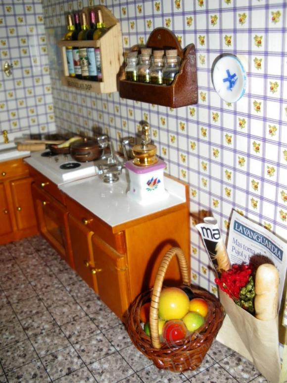 Маленький кукольный домик для большой семьи (фото 7)