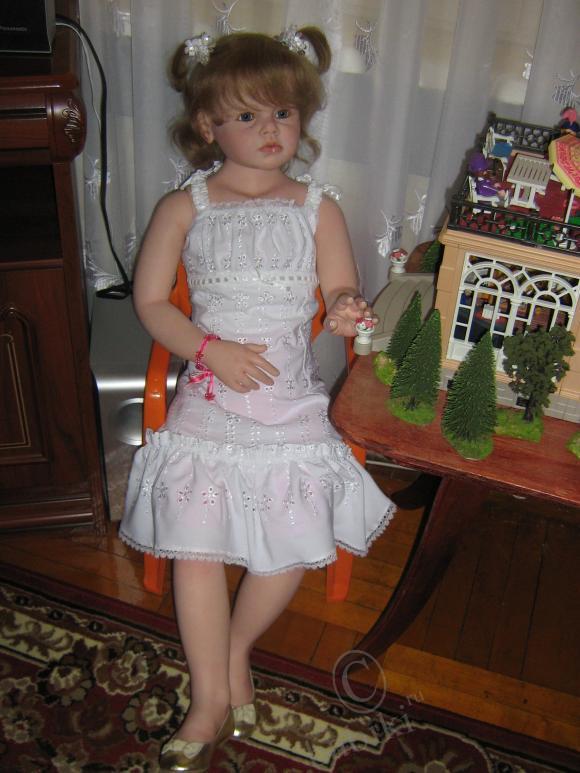 Моя любимая Анжелика на природу не попала, но в новом летнем платье хочет вам показаться