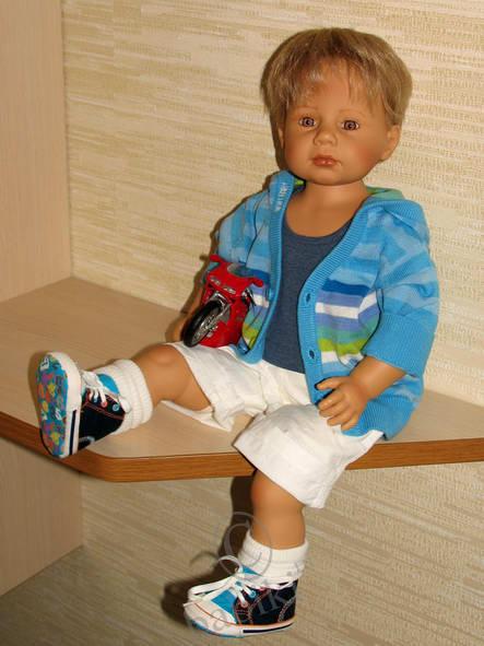 Макс собирается на море. И не один а с сестренкой! Фото ниже. Коллекционные куклы от Запф (фото 3)