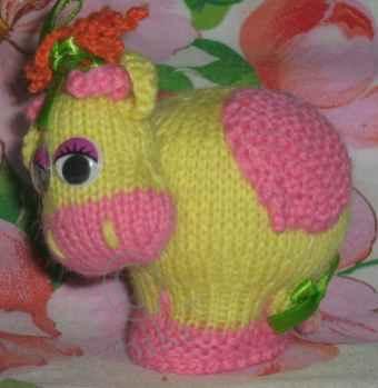 Мастер-класс для начинающих: вязанная коровка-игольница (фото 2)