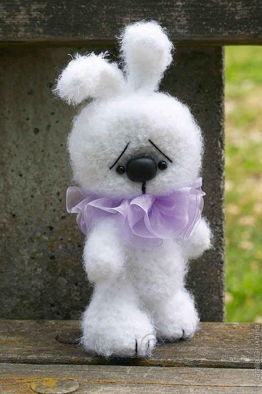 Вязанные игрушки крючком - Зайчик в стиле Samantha Lutterotti - схема (фото 2)