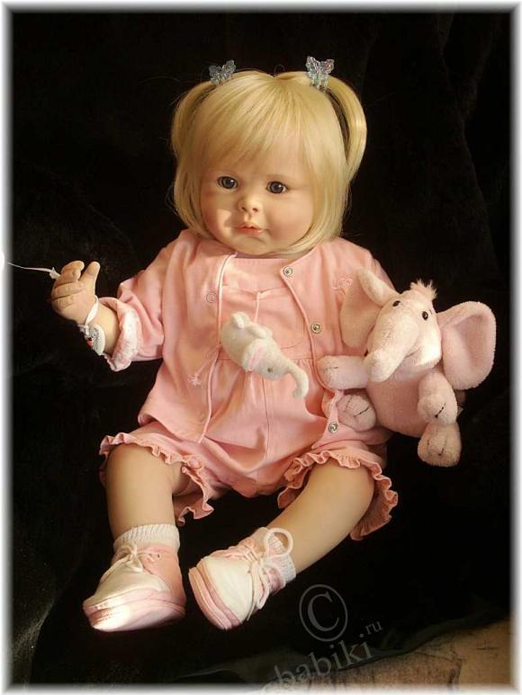 Нина и Анна-Лена поздравляют всех с праздником весны