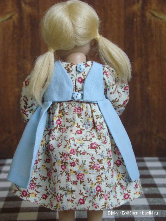 Фартук для куклы. Фартучек для куклы. Передник для куклы. Платье с фартуком для кукол.