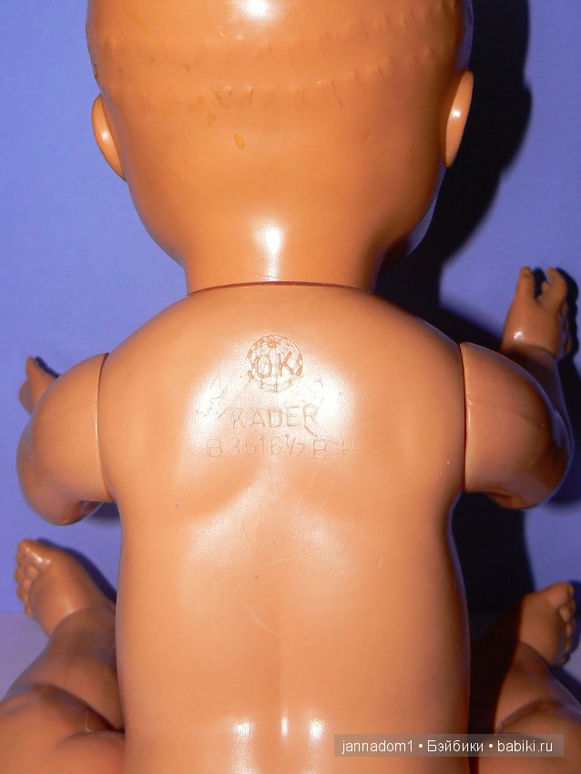 Винтажный пупс OK Kader с высовывающимся язычком и спящими глазками, 40 см (фото 4)