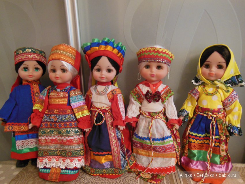 Купить кукол в национальных костюмах. Куклы в национальных костюмах. Куклы народов России. Кукла в народном костюме. Коллекционные куклы в национальных костюмах.