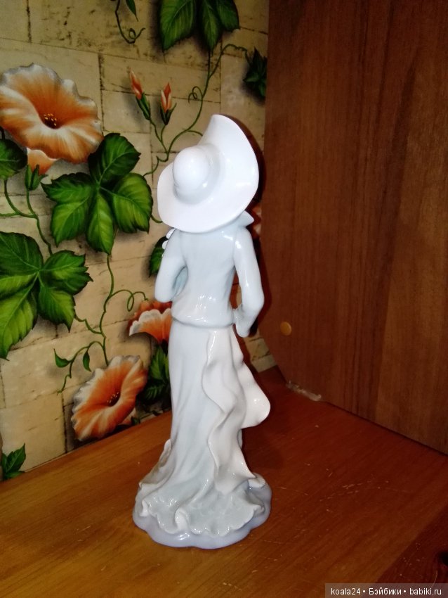 Статуэтка Дама с веером — Фарфоровые куклы (фото 2)