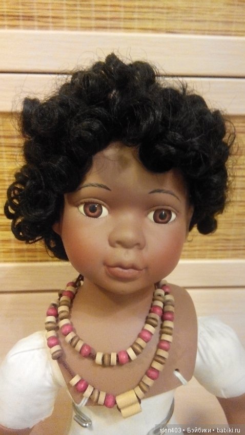 Найти негритянку. Фарфоровая кукла мулатка. Кукла негритянка фарфоровая. Фарфоровые кукла чернокожий. Кукла мулатка фарфор.