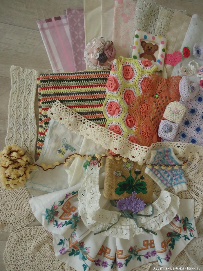 Лот винтажных материалов для творчества (вышивка, вязаные изделия, ткани) (фото 5)