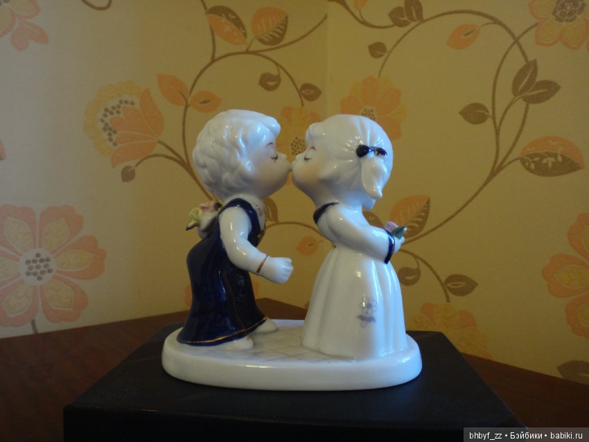 статуэтка декор поцелуй. статуэтка целующиеся. статуэтка целующиеся. фигурки для детей. фарфоровая статуэтка первый поцелуй.