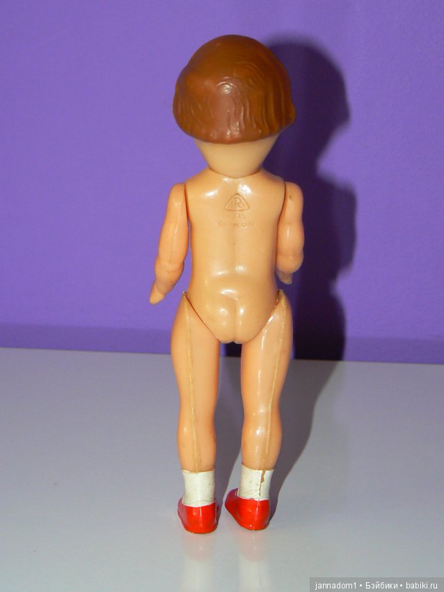 Куколка Ari из колкого пластика со спящими глазками, высота 16 см (фото 4)