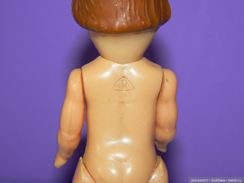 Куколка Ari из колкого пластика со спящими глазками, высота 16 см (фото 5)