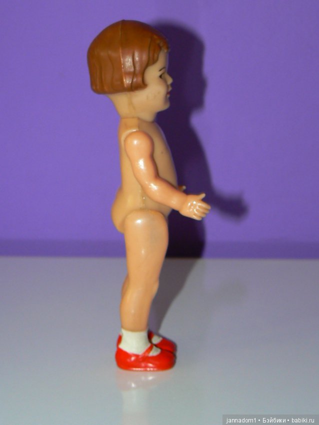 Куколка Ari из колкого пластика со спящими глазками, высота 16 см (фото 3)