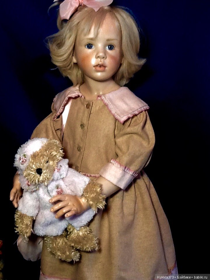 Розочка от Хильдегард Гюнцель( Hildegard Gunzel) . Воск на фарфоре