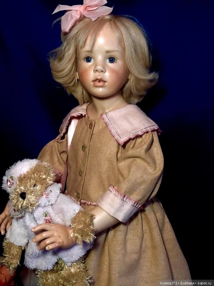 Розочка от Хильдегард Гюнцель( Hildegard Gunzel) . Воск на фарфоре