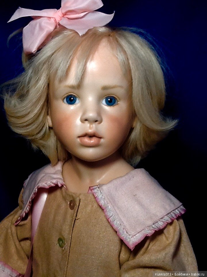 Розочка от Хильдегард Гюнцель( Hildegard Gunzel) . Воск на фарфоре