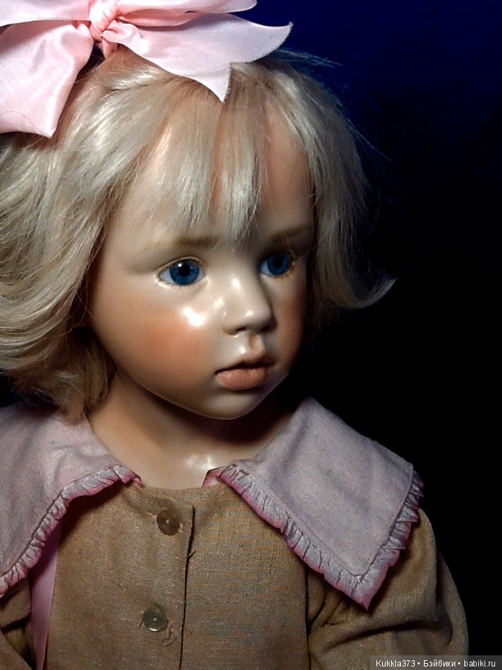 Розочка от Хильдегард Гюнцель( Hildegard Gunzel) . Воск на фарфоре