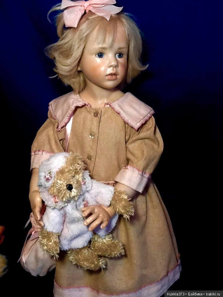 Розочка от Хильдегард Гюнцель( Hildegard Gunzel) . Воск на фарфоре